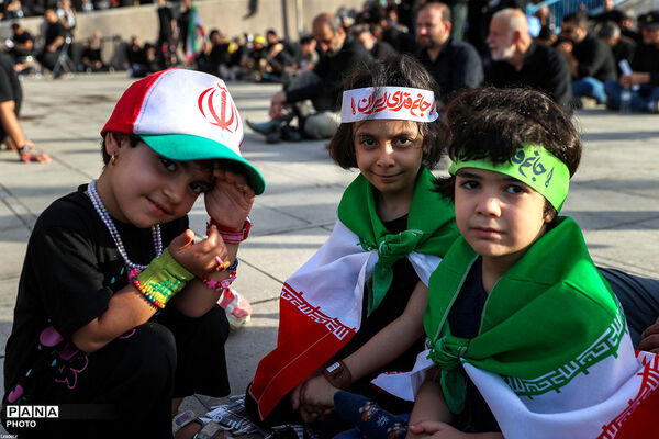 وداع با پیکر مطهر امام شهید امت در مصلای امام خمینی(ره)