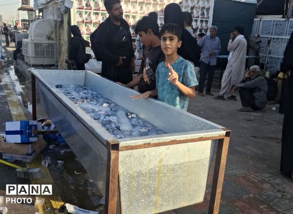 سنگ تمام مواکب عراقی در پذیرایی از  زوار پیاده اربعین حسینی