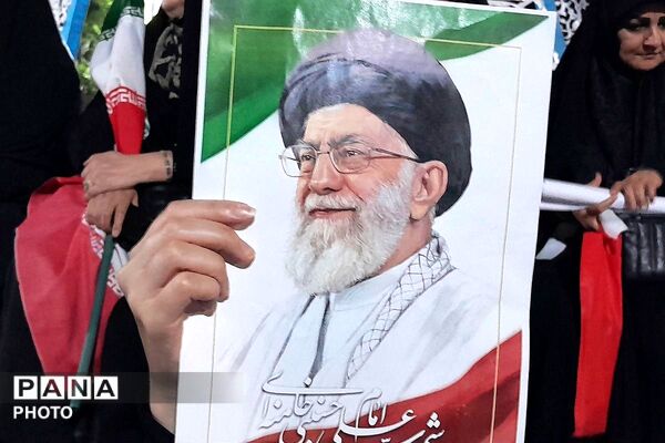 تداوم تجمعات شبانه در میدان امام خمینی (ره)