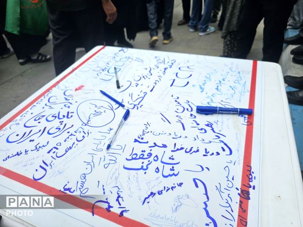 وداع باشکوه بندرعباس با دریابان شهید علیرضا تنگسیری؛ پیکر فرزند دریا بر دستان مردم تشییع شد
