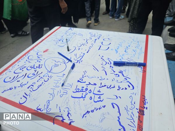 وداع باشکوه بندرعباس با دریابان شهید علیرضا تنگسیری؛ پیکر فرزند دریا بر دستان مردم تشییع شد