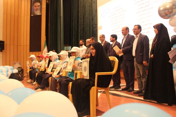 آیین تقدیر از برگزیدگان جشنواره سفیران سلامت استان قم