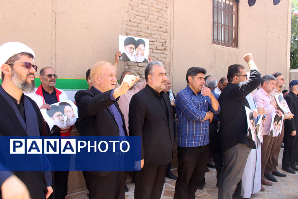 اجتماع مردم قم به‌مناسبت قیام 15 خرداد در مقابل بیت تاریخی امام خمینی(ره)