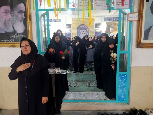 یادواره شهدای دانش‌آموزی در مدارس پسرانه و دخترانه اقلید  