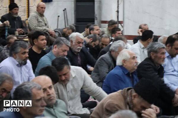 تجلیل از خادمین عرصه تربیت در نمازجمعه باقرشهر و کهریزک 