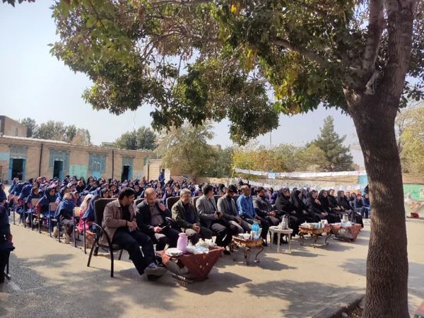 جشنواره غذا در مدرسه مدرس شهرستان چناران