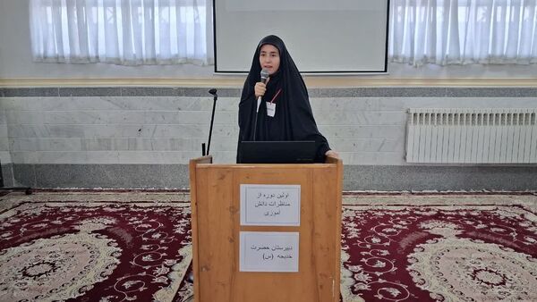 برپایی مناظره دانش‌آموزی در دبیرستان حضرت خدیجه (س) جعفرآباد قم