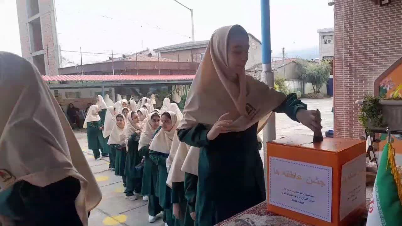جشن عاطفه‌ها در دبیرستان دوره اول شاهد دخترانه شهرستان کردکوی