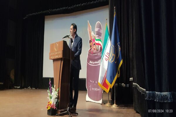 آیین تجلیل از خبرنگاران و فعالان عرصه رسانه در سینما هنر یاسوج