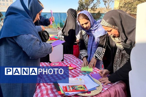 مهد اولیا؛ ابتکار خلاقانه معاون پرورشی دبستان سعادت برای مشارکت ویژه اولیا با کادر مدرسه