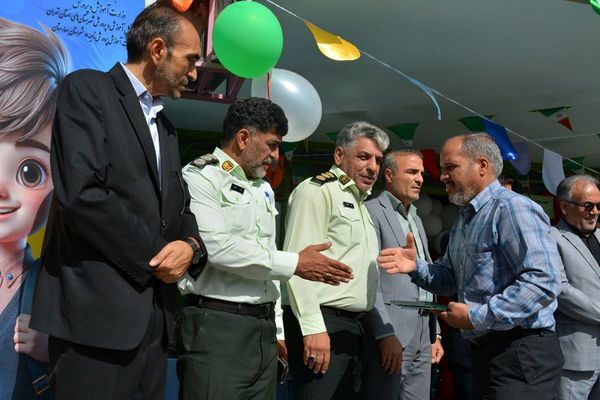 برگزاری جشن شکوفه‌های کلاس اولی دربهارستان‌دو