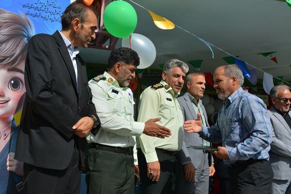 برگزاری جشن شکوفه‌های کلاس اولی دربهارستان‌دو