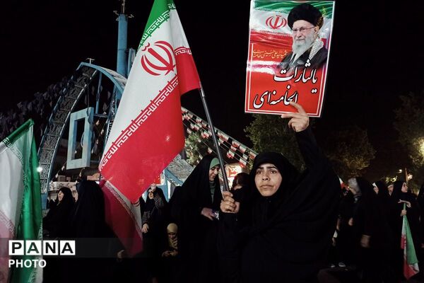 تداوم تجمعات شبانه در میدان امام خمینی (ره)