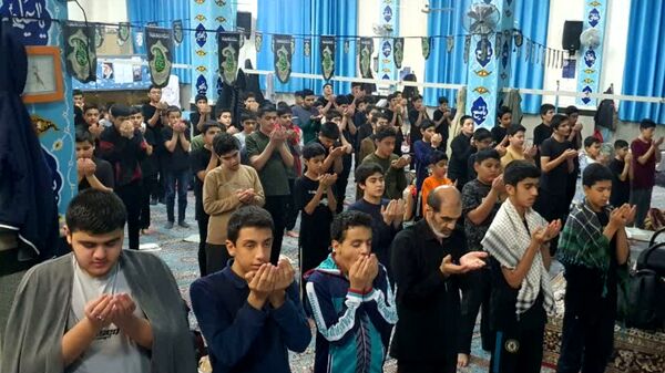اعتکاف دانش آموزان دبیرستان علوم ومعارف شهید مطهری ره در مسجد سبحان