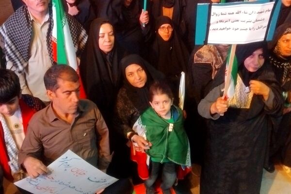 خروش مردم نورآباد در اجتماع «بیعت با رهبری» تجدید میثاق با آرمان‌های نظام