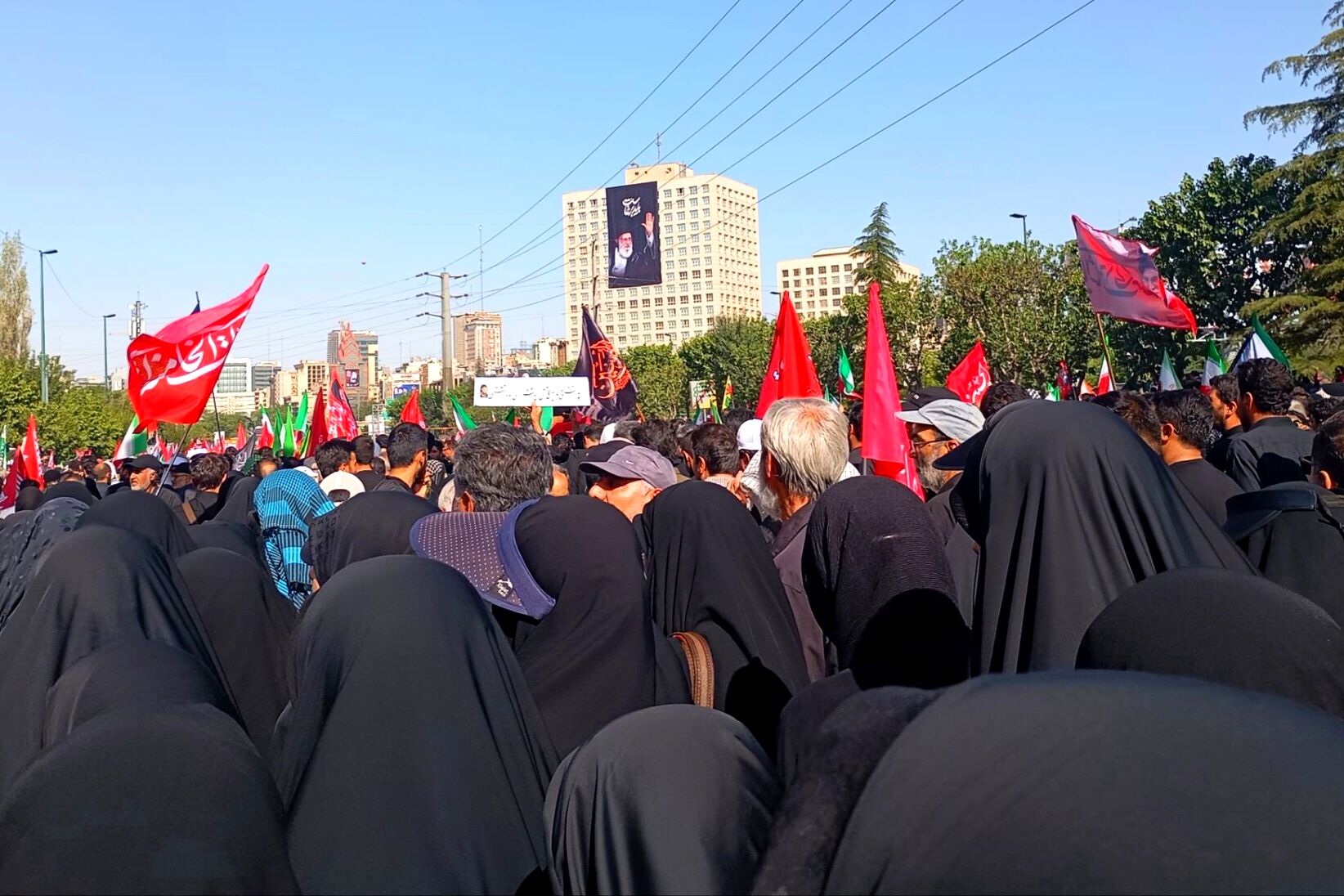 تجلیل از حضور خانواده بزرگ هلال‌احمر در مراسم وداع و تشییع رهبر شهید انقلاب