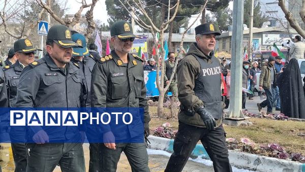 حضور خادمان امنیت در راهپیمایی ۲۲ بهمن