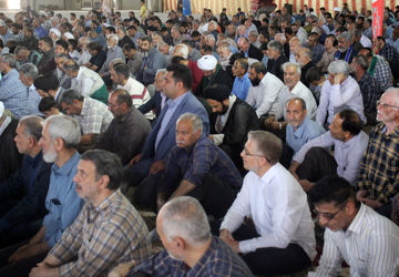 گزارش نماز جمعه با حضور گسترده اقشار مردم، فرهنگیان و دانش‌آموزان سمنان