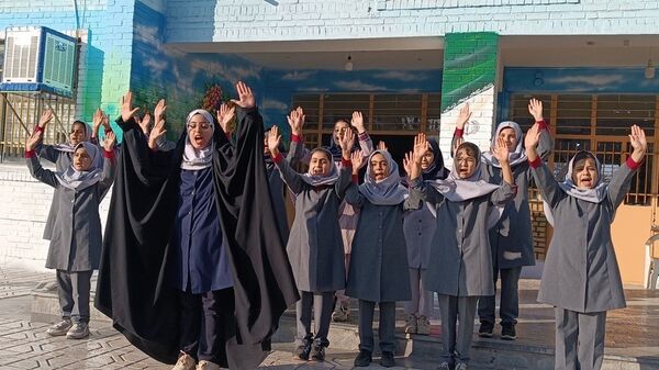 جشنواره فرهنگی هنری ماها در دبستان پنجم مهر