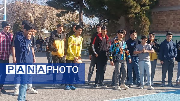 اولین روز از مسابقات گروهی والیبال در دبیرستان شاهد ابوذر گروهی 