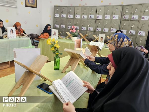 محفل انس با قرآن کریم در دبیرستان اهل‌البیت(ع) ناحیه ۴ کرج 