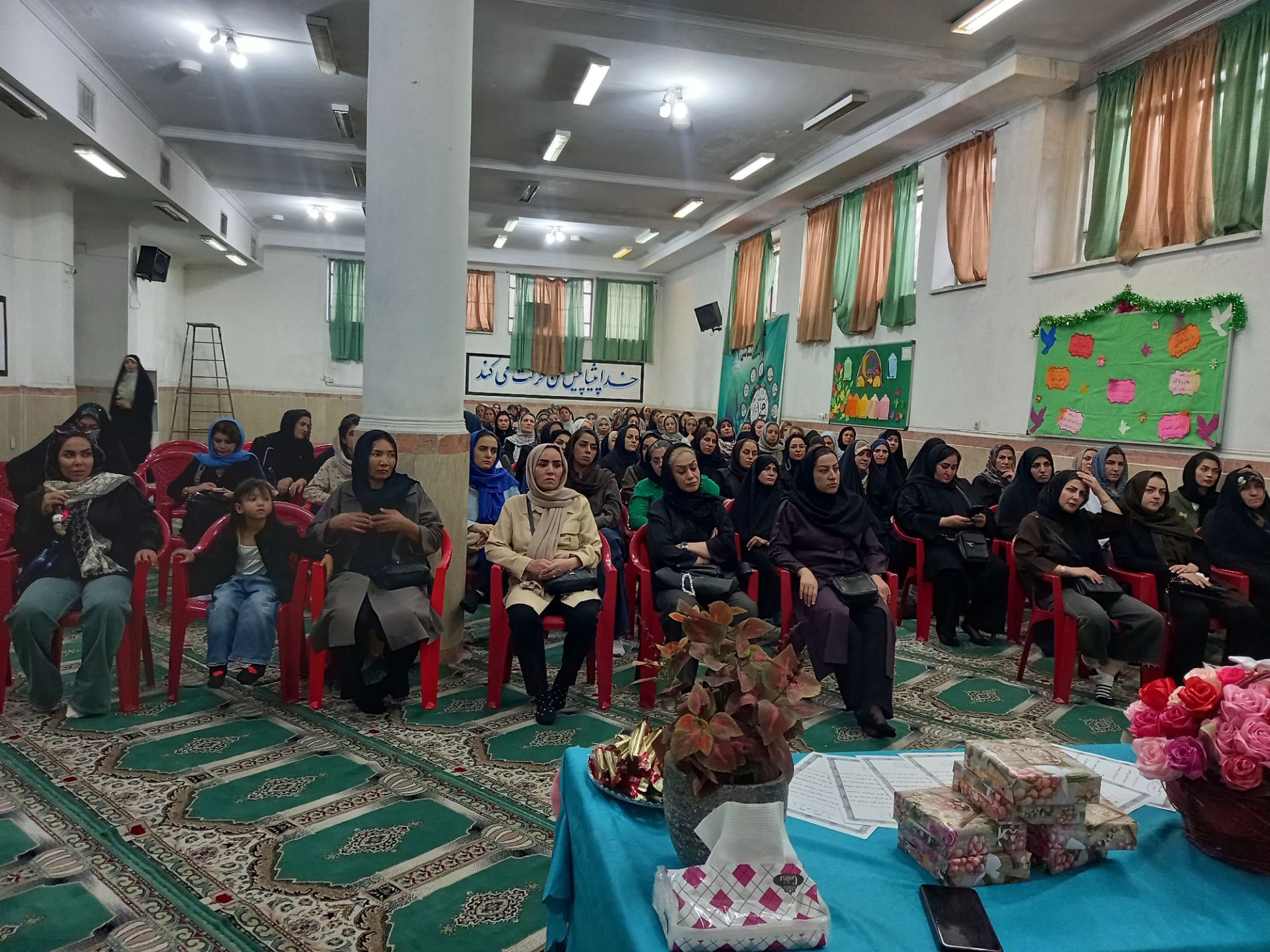  انتخابات انجمن اولیا مربیان دبیرستان مهدیه ناحیه یک شهرری 