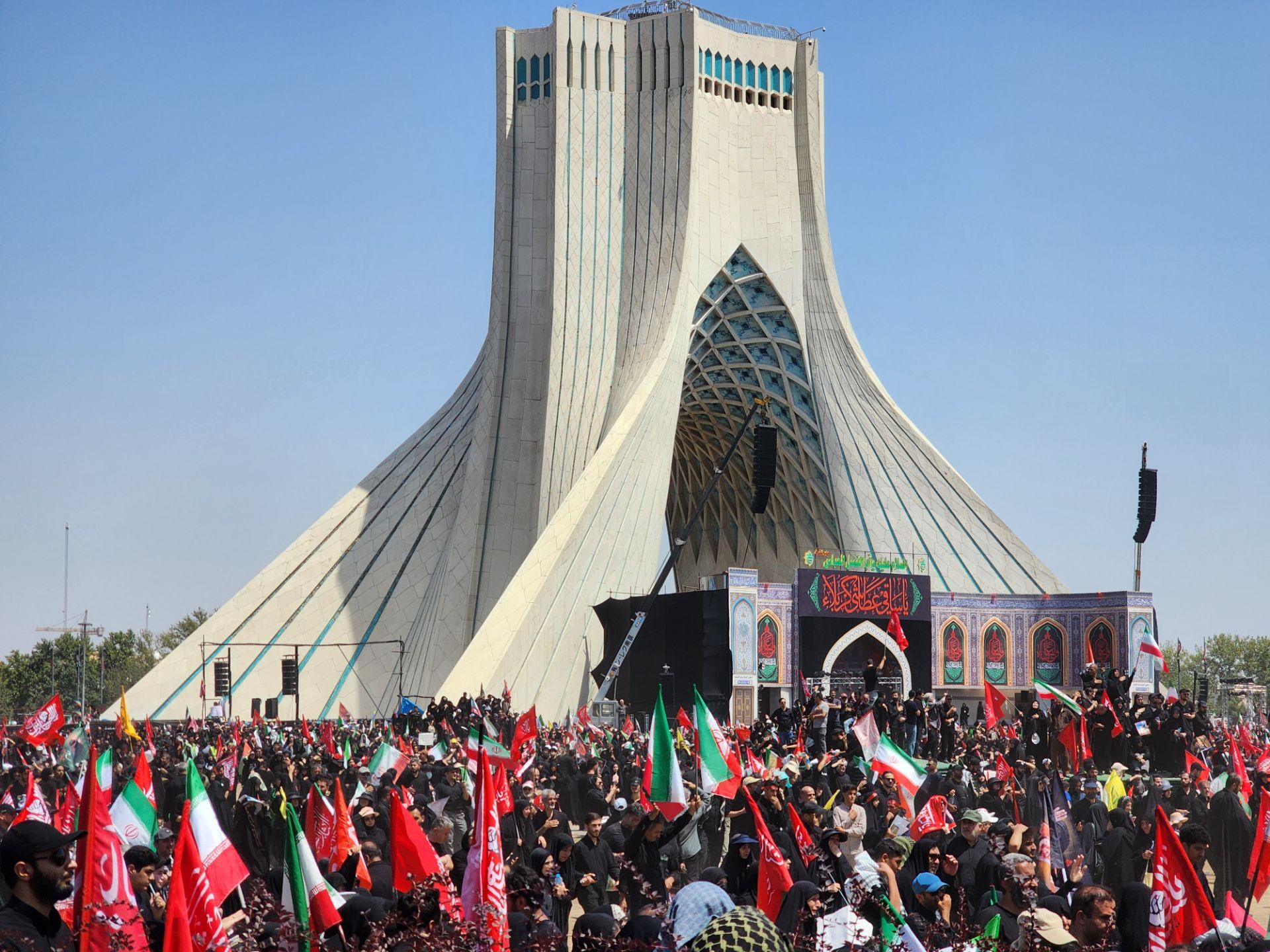 آخرین سلام یک ملت به رهبر شهید