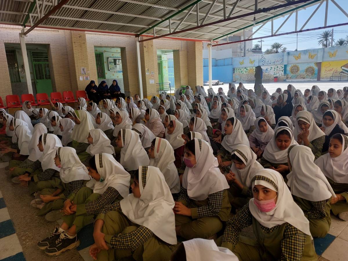 برگزاری انتخابات شورای دانش‌آموزی در مدرسه حضرت معصومه(س) حاجی‌آباد