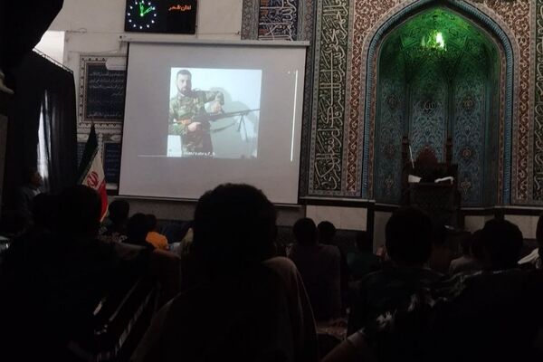 اعتکاف دانش آموزی در مسجد حضرت ابوالفضل قیامدشت