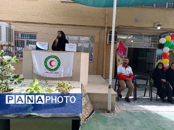 هلال‌احمر، همراه دانش‌آموزان دبیرستان عفت در مراسم صلح و دوستی