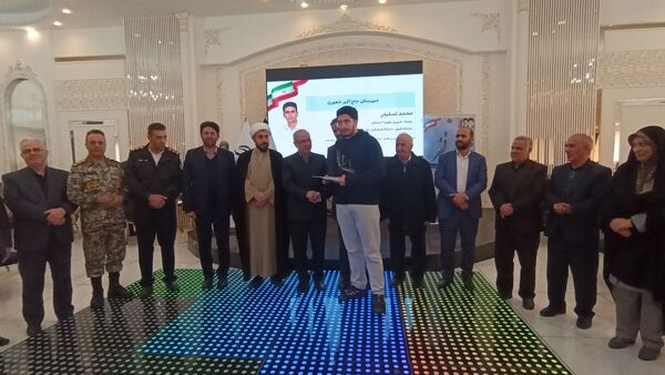 تقدیر از منتخبین کنکور ۱۴۰۳-۱۴۰۴ در جشنواره «فخر» خسروشاه