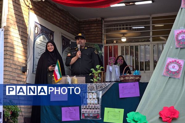 نواختن زنگ امنیت اجتماعی به مناسبت هفته نیروی انتظامی در هنرستان قدس ناحیه دو شهرری 