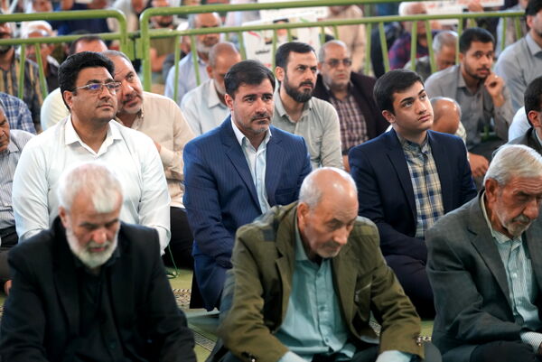 حضور مدیرکل آموزش‌وپرورش استان در نماز جمعۀ شهر اصفهان
