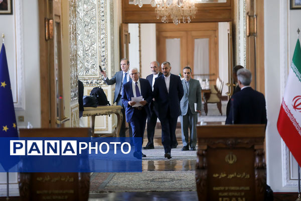 دیپلمات شهید