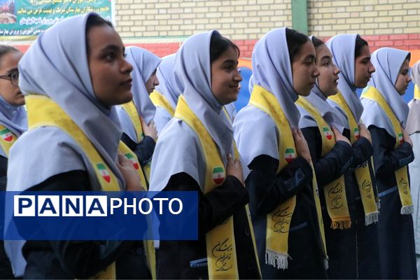 بهارستان دو صحنه همفکری، همدلی و همکاری پیشتازان در همایش یاوران انقلاب