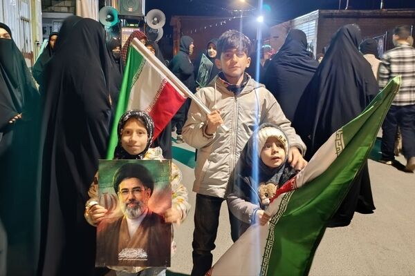 حضور پرشور مردم شهر لالجین در بیعت با رهبر معظم انقلاب