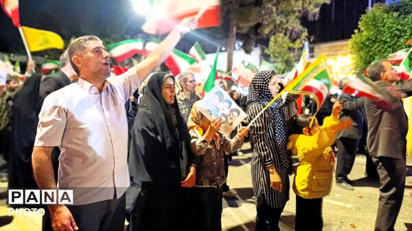 خانوادگی پای کار انقلابیم