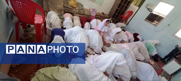 حضور پرشور دانش‌آموزان پایه چهارم دبستان شهید تنیده در نماز جماعت