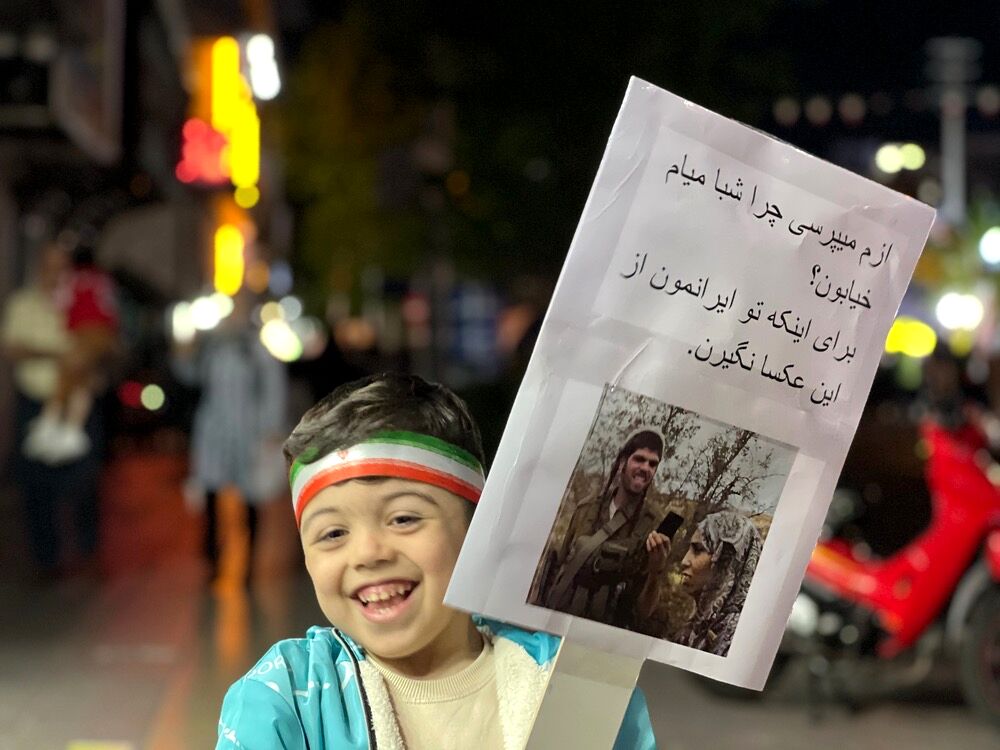 حضور کودکان انقلابی کرج در راهپیمایی‌های شبانه