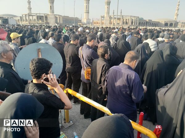 تشیع باشکوه رهبر شهید به همراه خانواده در مسجد مقدس جمکران