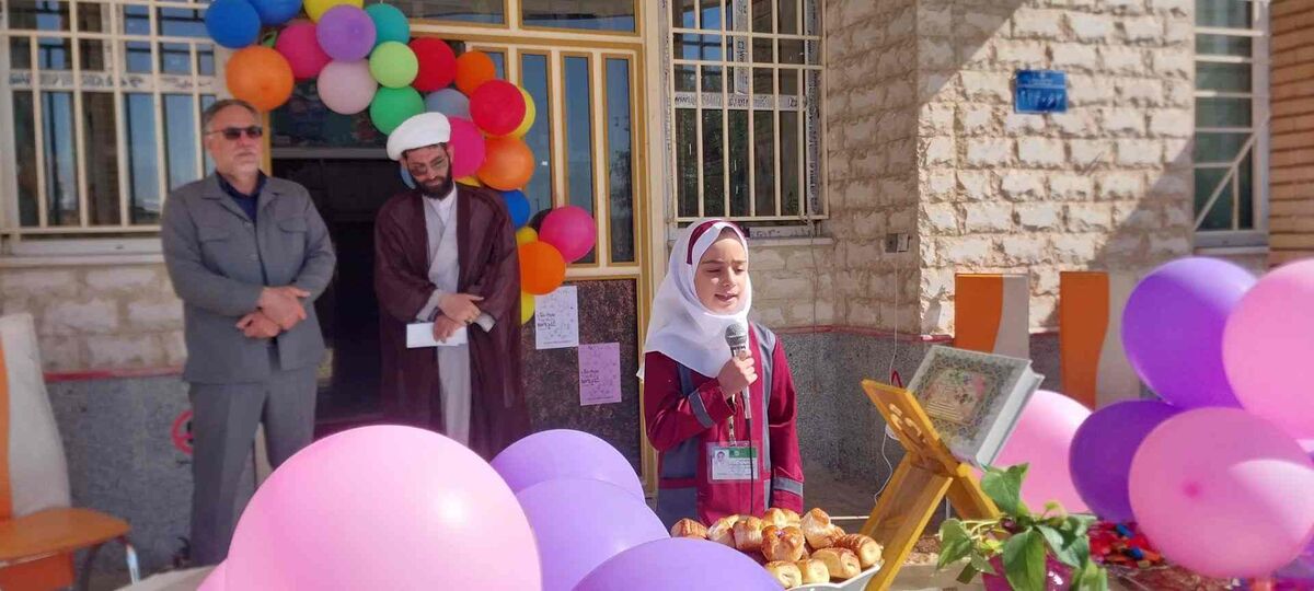 جشن غنچه‌ها در اشترینان؛ آغاز رسمی مسیر آموزشی نوآموزان پیش‌دبستانی