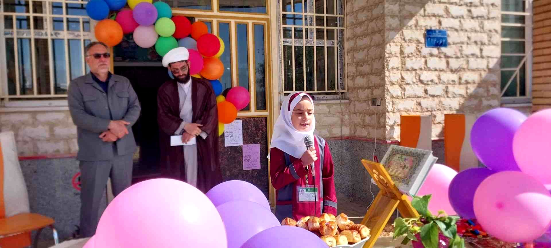 جشن غنچه‌ها در اشترینان؛ آغاز رسمی مسیر آموزشی نوآموزان پیش‌دبستانی