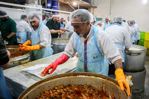 آشپرخانه حرم حضرت معصومه(س) در شب میلاد امام حسن مجتبی(ع)