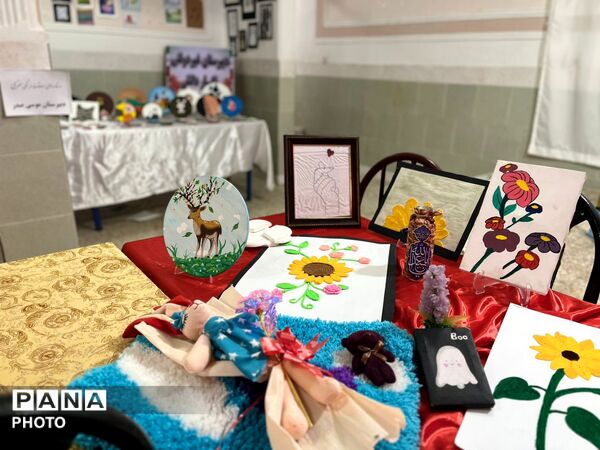 نمایشگاه آثار و دستاوردهای دانش‌آموزی خاتم