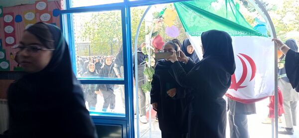 زنگ مهر و مقاومت در مدرسه مردانی آذر ناحیه ۲ تبریز