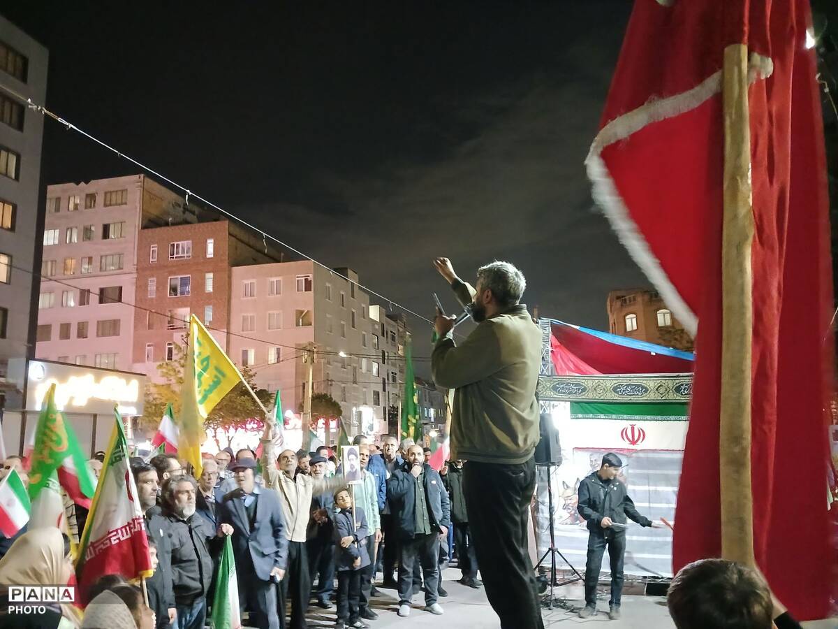 انزجار مردم آبرسانی فردیس از دشمن متخاصم در راهپیمایی‌های هرشب