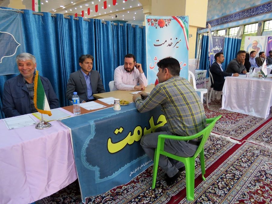 برپایی میز خدمت اداره‌کل آموزش پرورش استان در مصلی بجنورد 