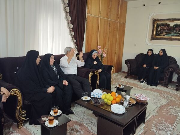 دیدار اعضای انجمن اسلامی هنرستان بصیرت آشخانه با همسر جانباز رسایی پور