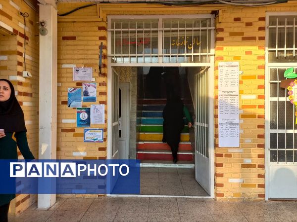 برگزاری انتخابات انجمن اولیا و مربیان در دبستان دخترانه معلم یزد