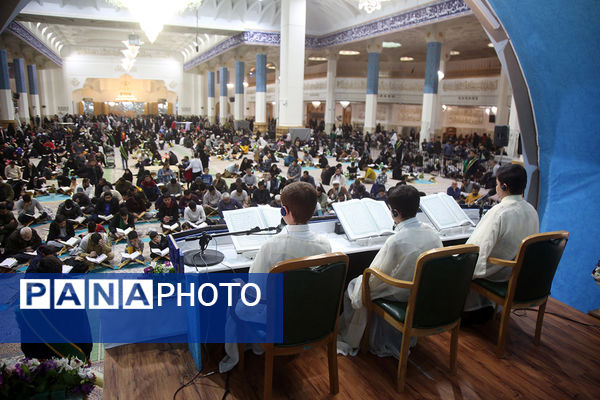 آیین ترتیل‌خوانی خانوادگی با قرائت قاریان نوجوان در حرم حضرت معصومه(س)